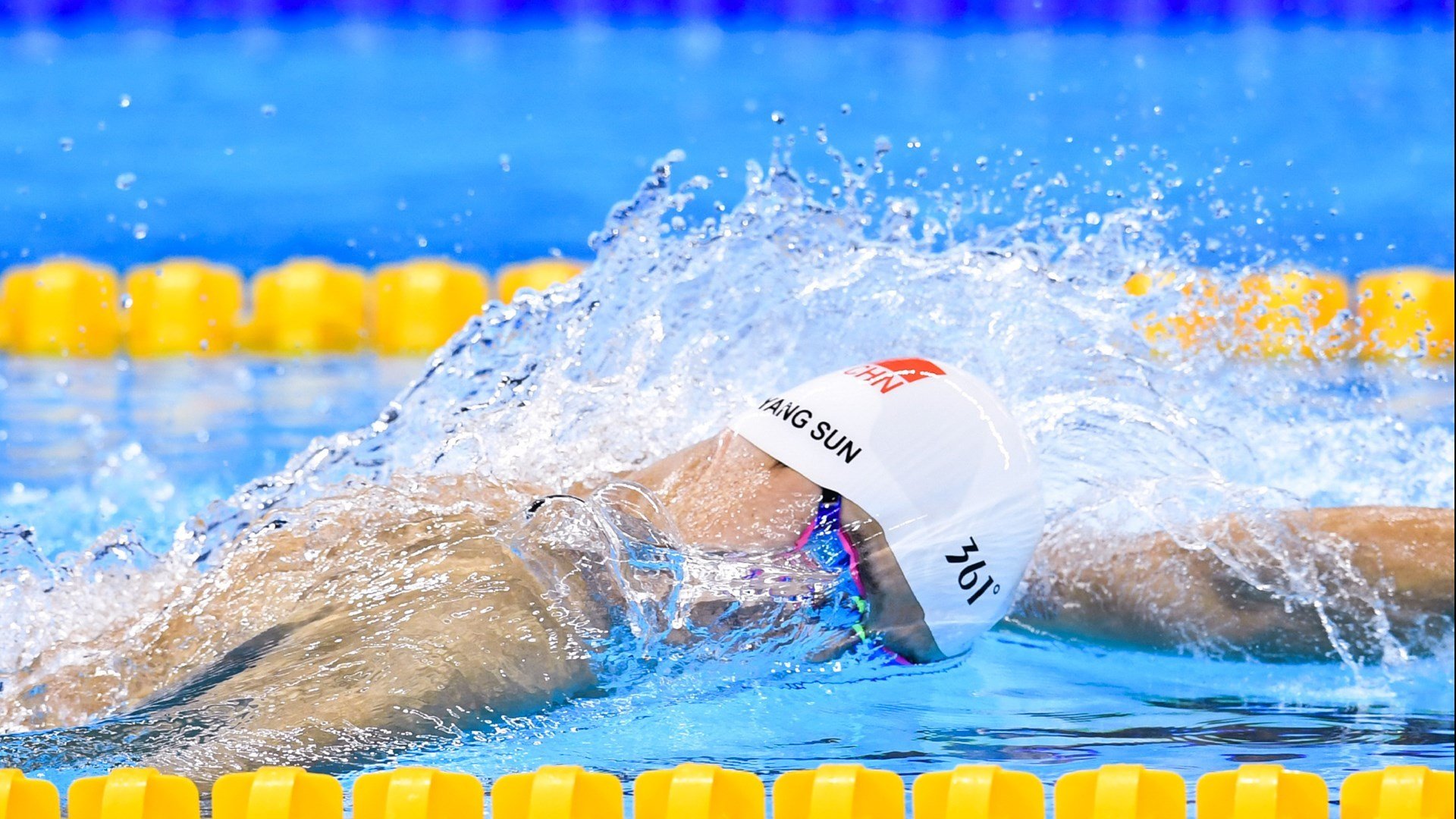 混合4×100米自由泳中立代表队B赛况精彩,混合4×50米自由泳接力赛中国队夺冠